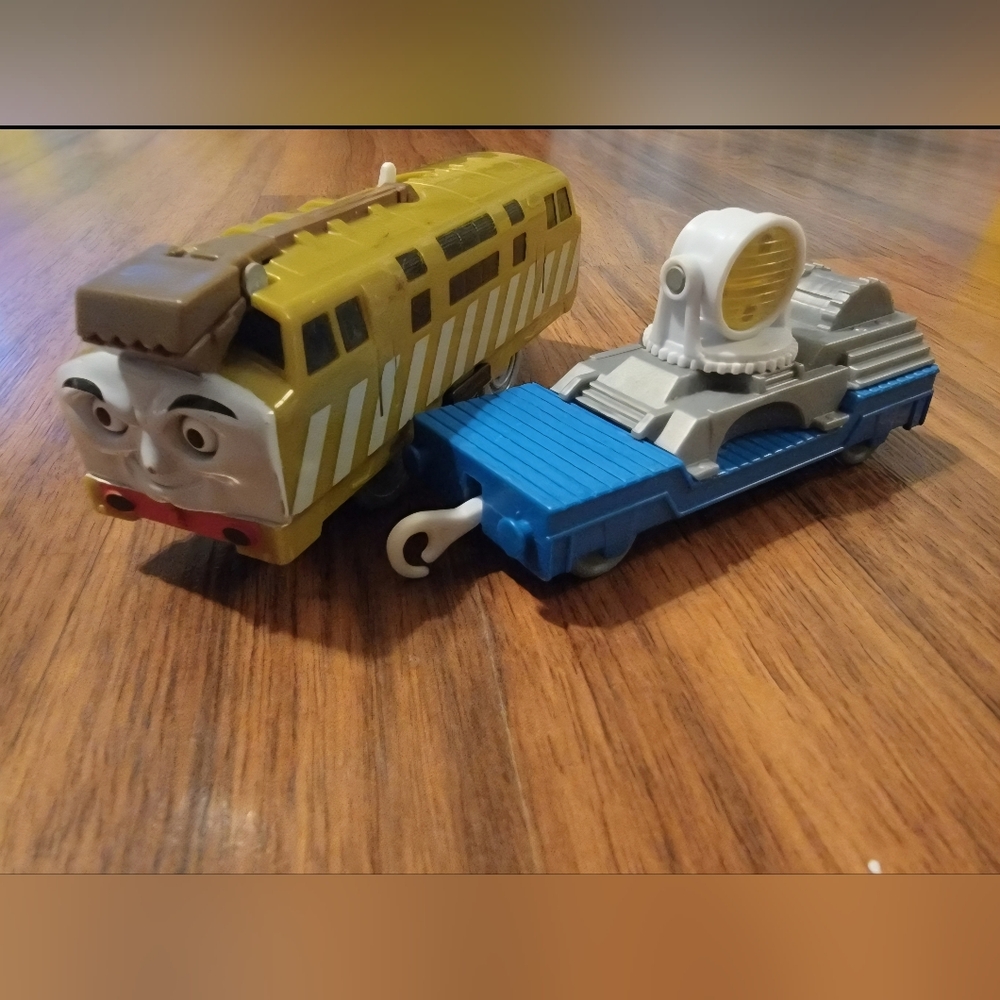 Thomas & Friends Deisel 10 & Search Spotlight Car
